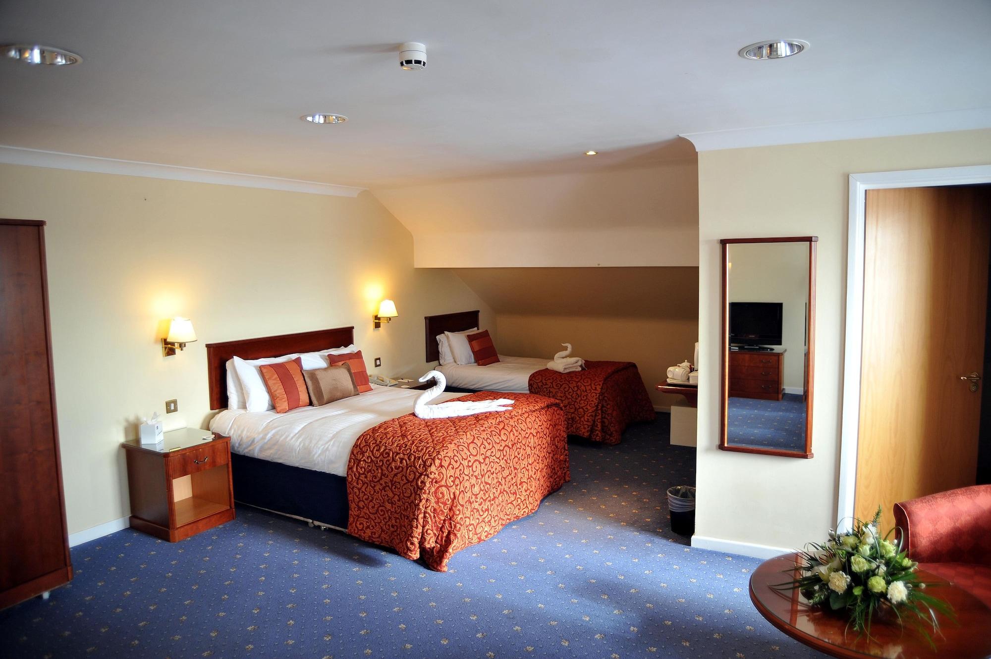 Best Western Plus Bentley Hotel, Leisure Club & Spa Thorpe on the Hill  Экстерьер фото