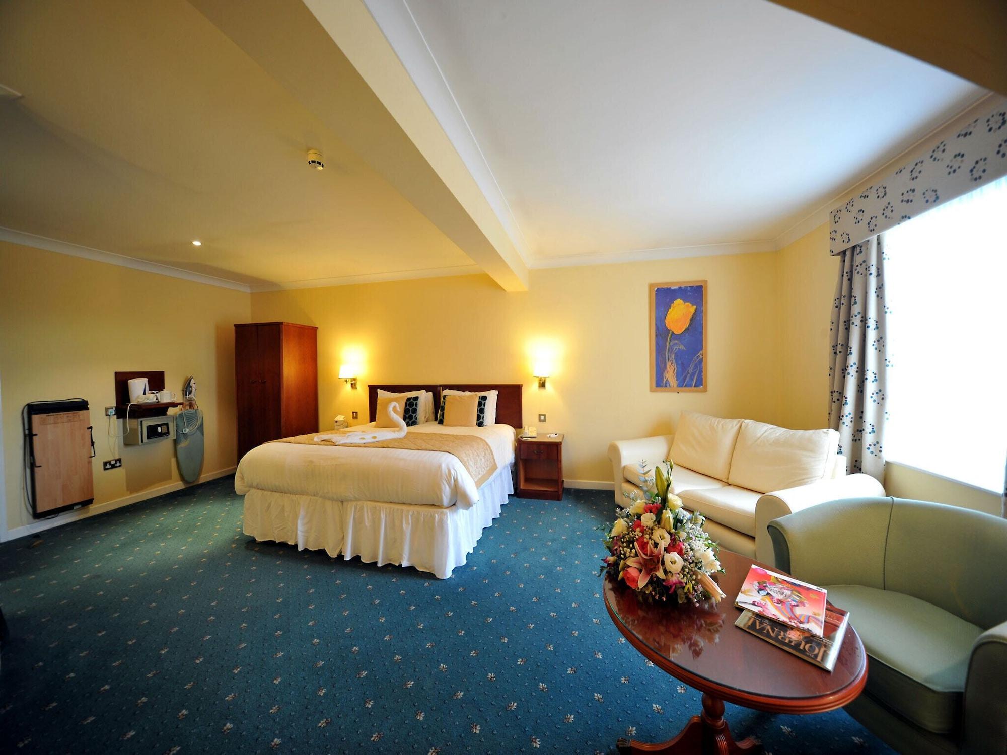 Best Western Plus Bentley Hotel, Leisure Club & Spa Thorpe on the Hill  Экстерьер фото