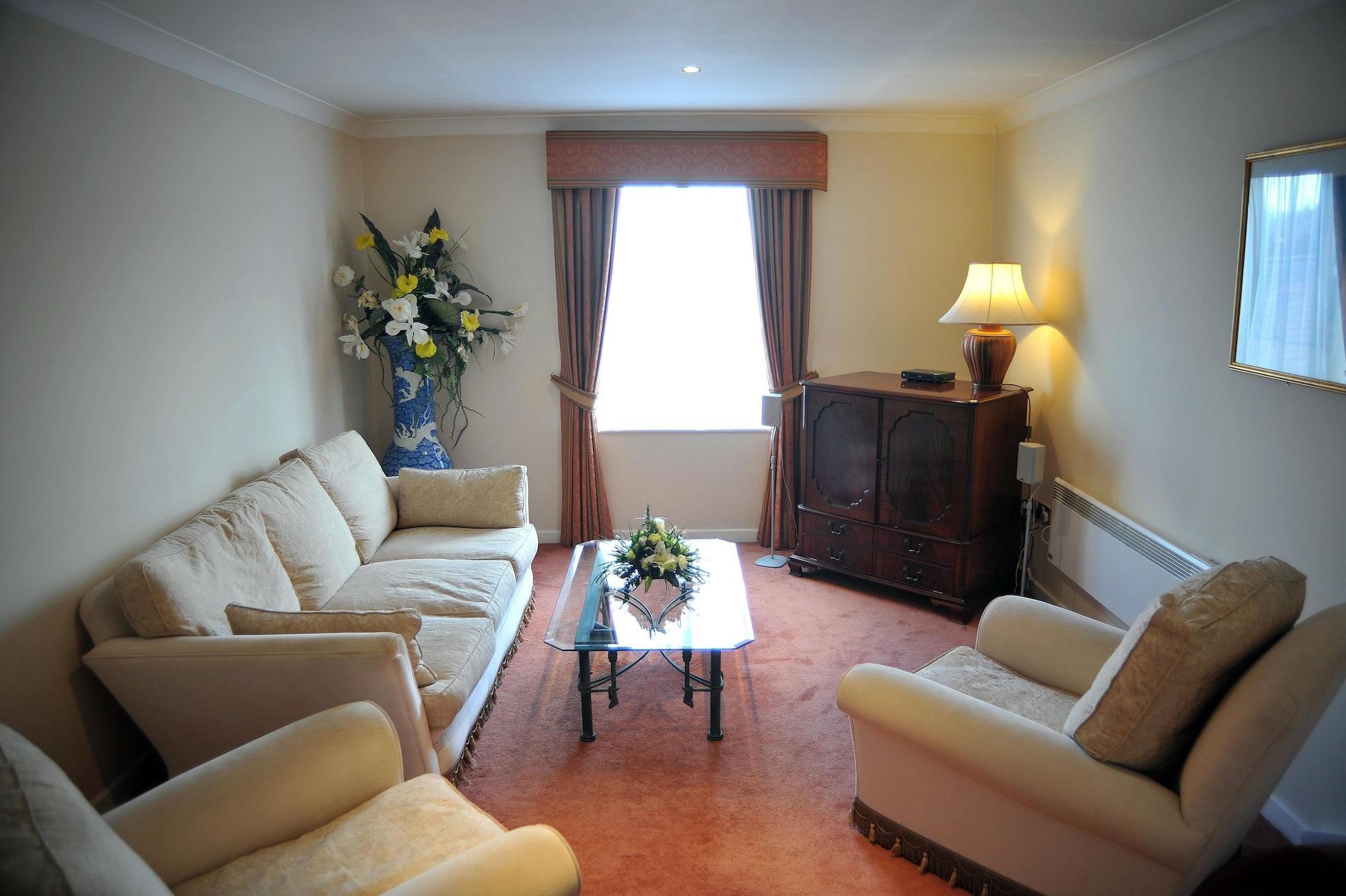 Best Western Plus Bentley Hotel, Leisure Club & Spa Thorpe on the Hill  Экстерьер фото