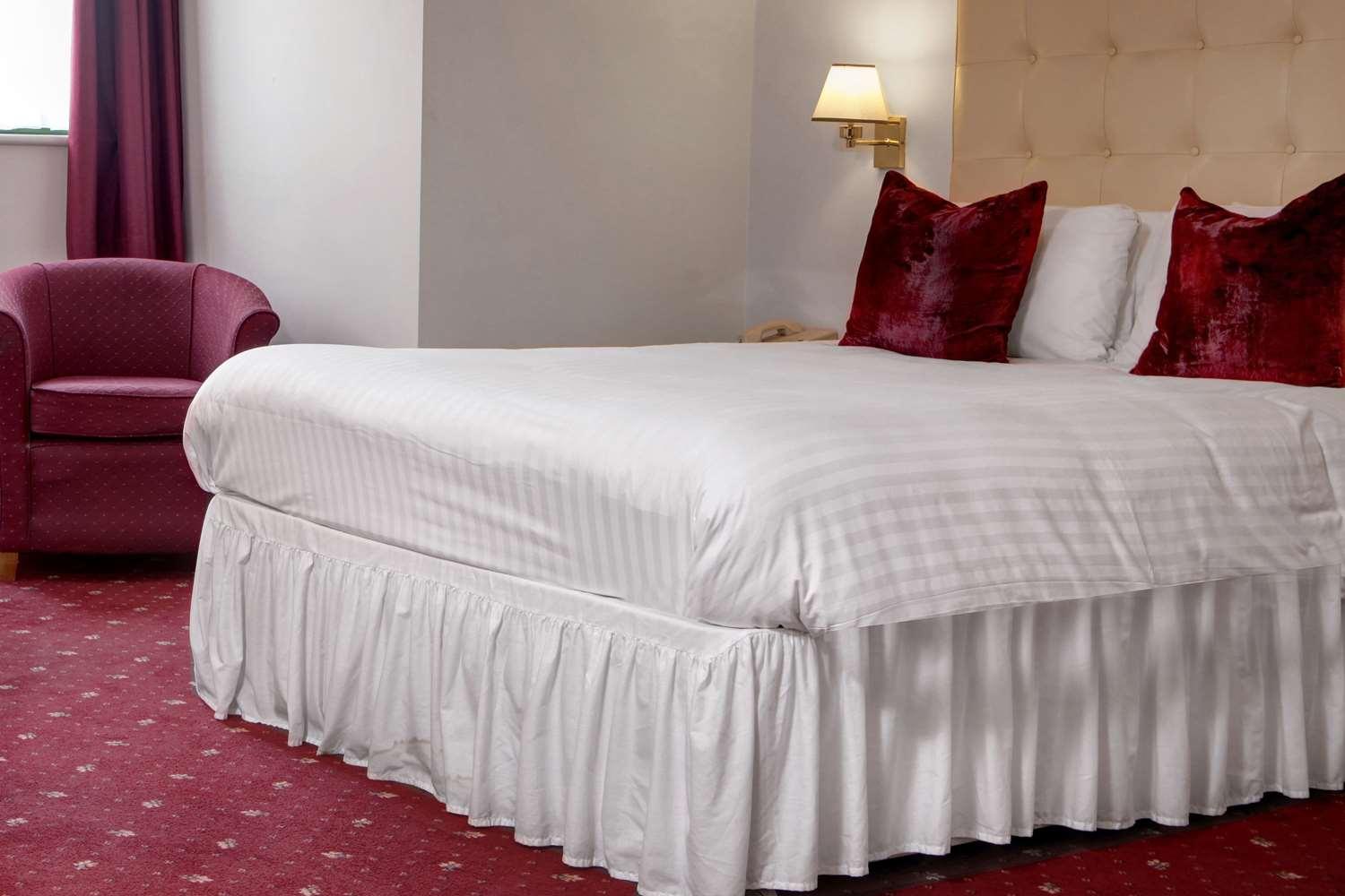 Best Western Plus Bentley Hotel, Leisure Club & Spa Thorpe on the Hill  Экстерьер фото