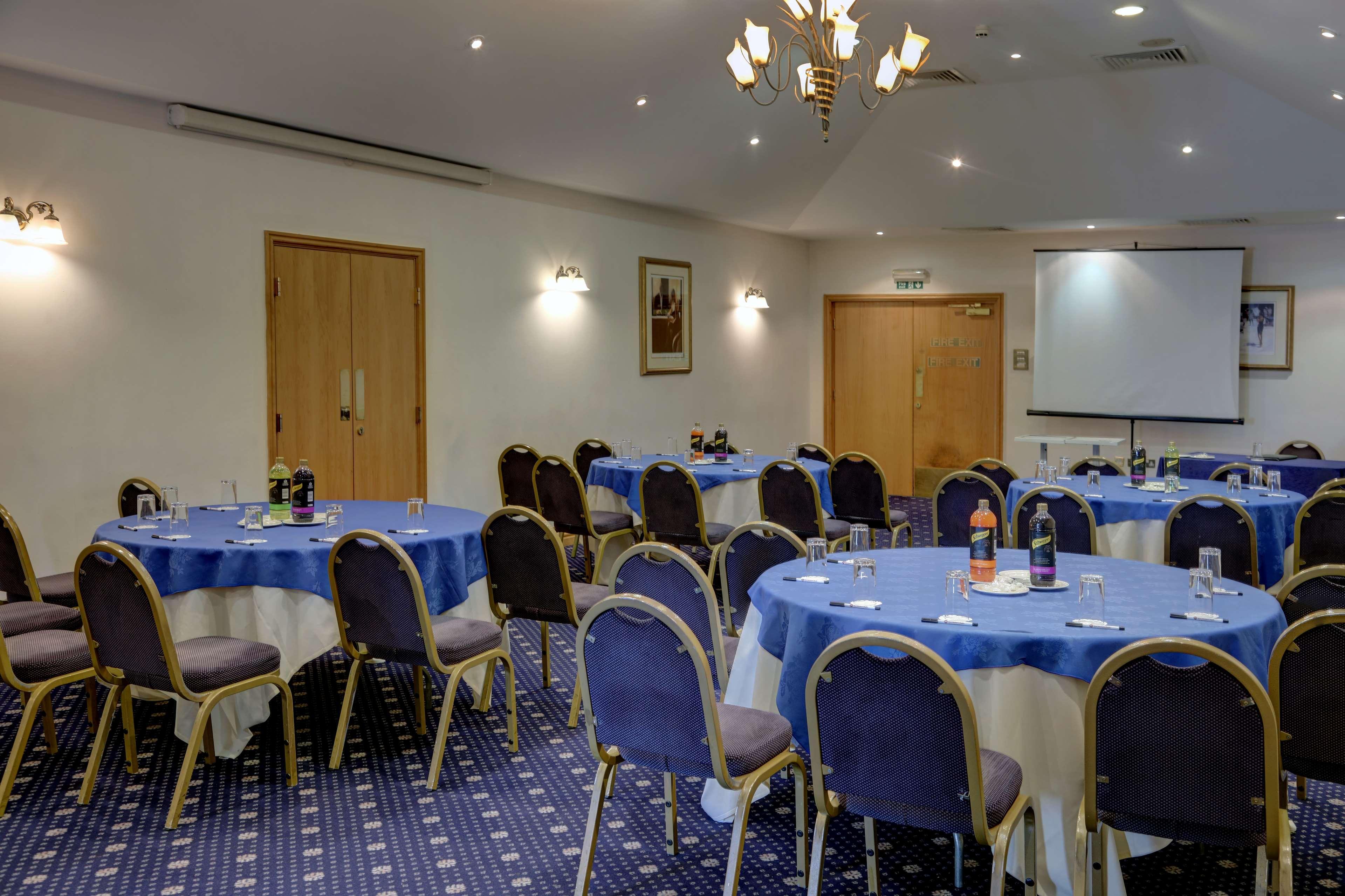 Best Western Plus Bentley Hotel, Leisure Club & Spa Thorpe on the Hill  Экстерьер фото